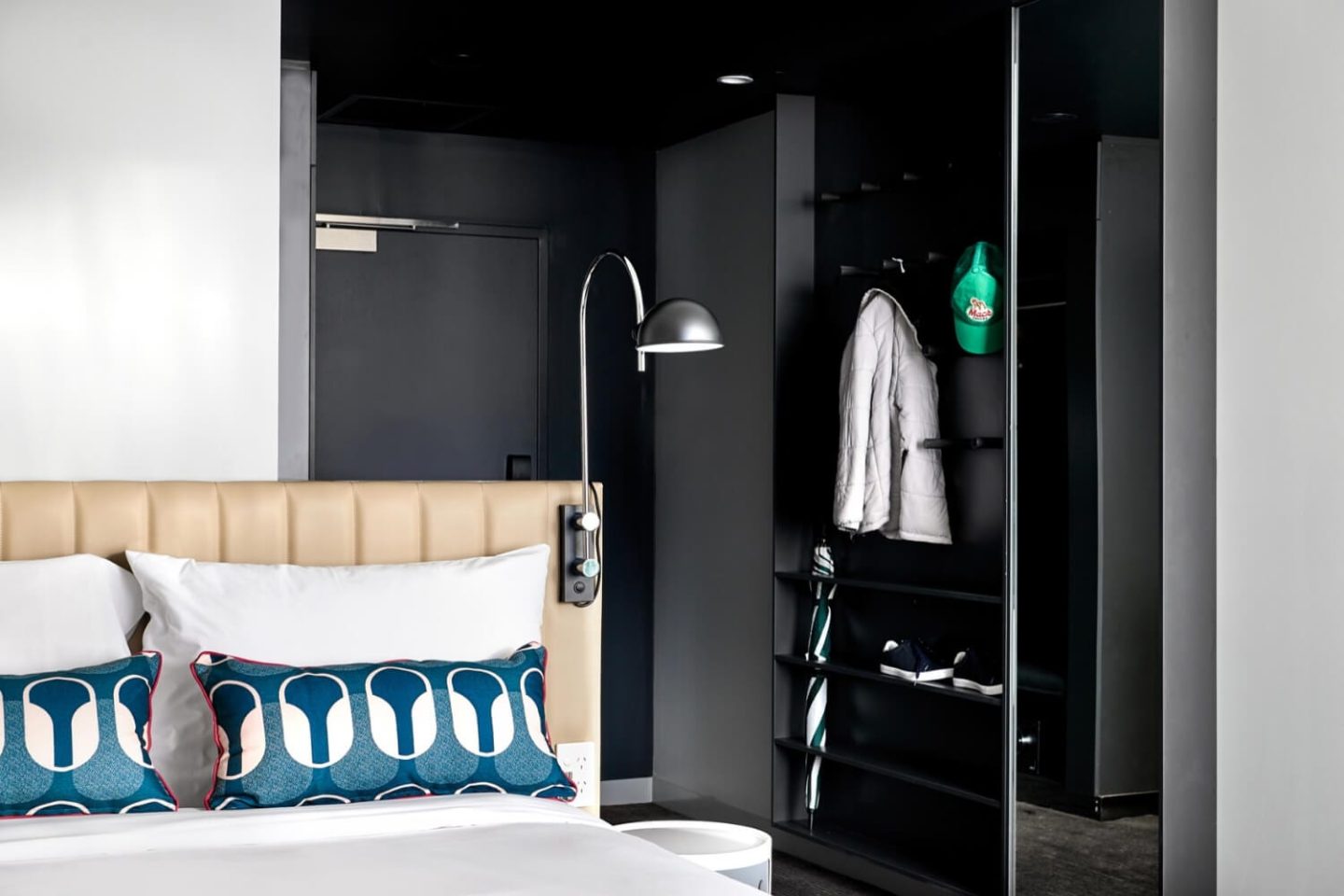 Veriu Green Square, hotel design, Mostaghim & Associates, © Ryan Linnegar